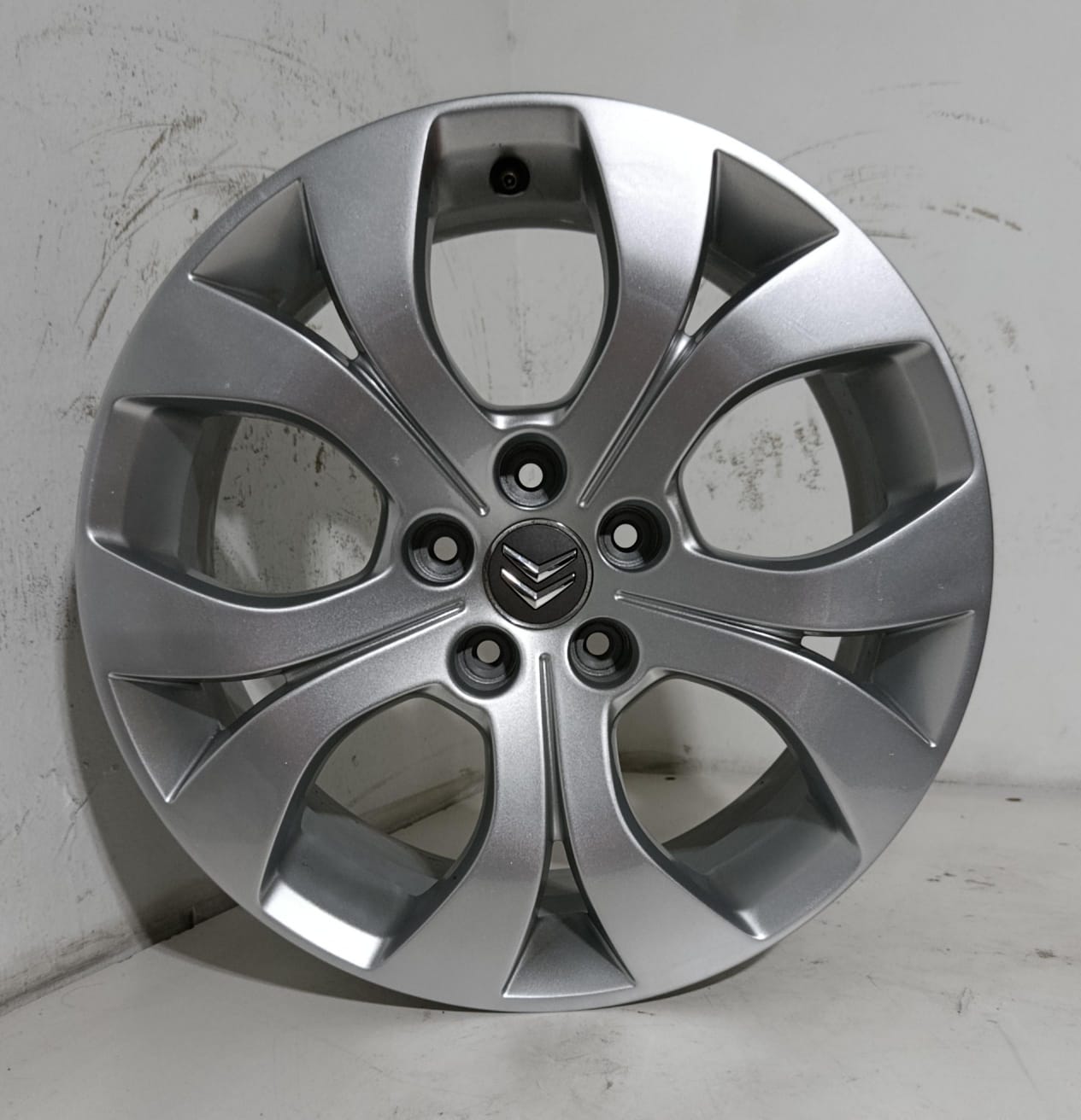 💥JUEGO DE LLANTAS DE SEGUNDA MANO DE CITROEN DE 17 PULGADAS TORNILLERIA 5X108mm - Imagen 4