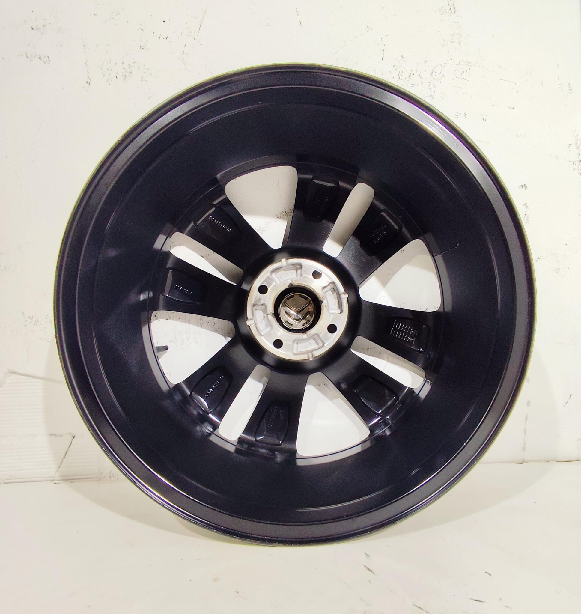 LLANTA PARA CITROEN C4 BERLINA ELÉCTRICO DE 18 PULGADAS 98334850ZR NUEVO SIN USO DE SEGUNDA MANDO - Imagen 2