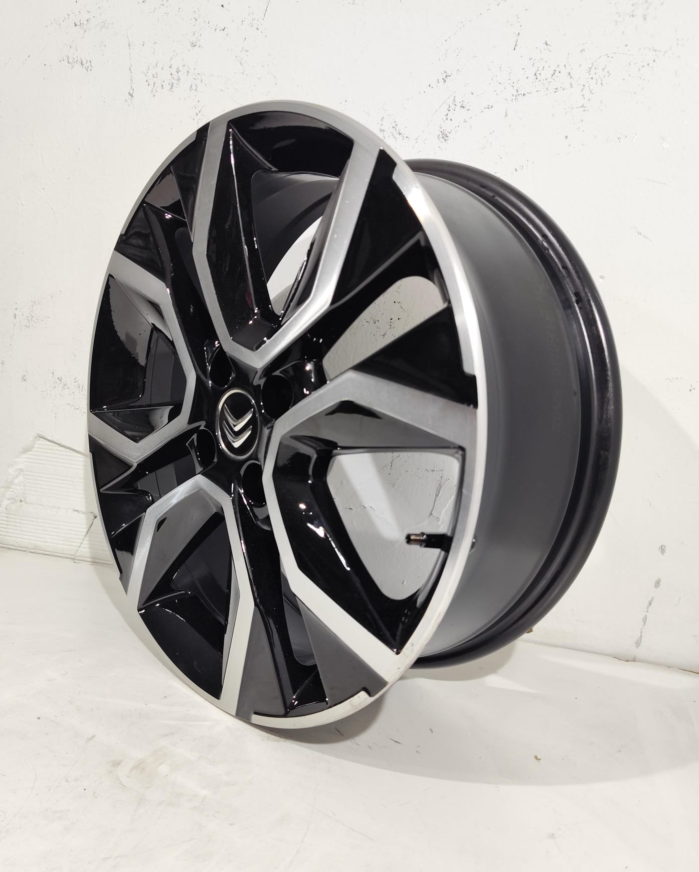 LLANTA PARA CITROEN C4 BERLINA ELÉCTRICO DE 18 PULGADAS 98334850ZR NUEVO SIN USO DE SEGUNDA MANDO - Imagen 10