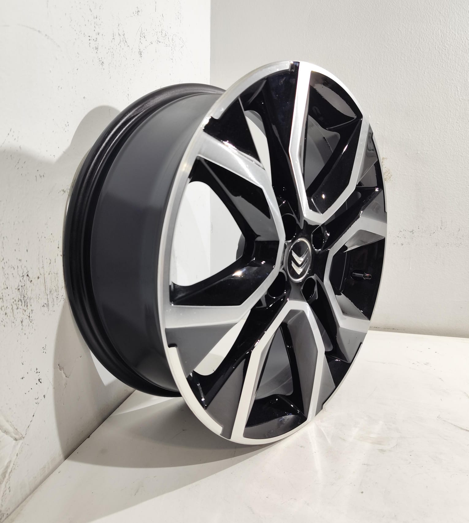 LLANTA PARA CITROEN C4 BERLINA ELÉCTRICO DE 18 PULGADAS 98334850ZR NUEVO SIN USO DE SEGUNDA MANDO - Imagen 8