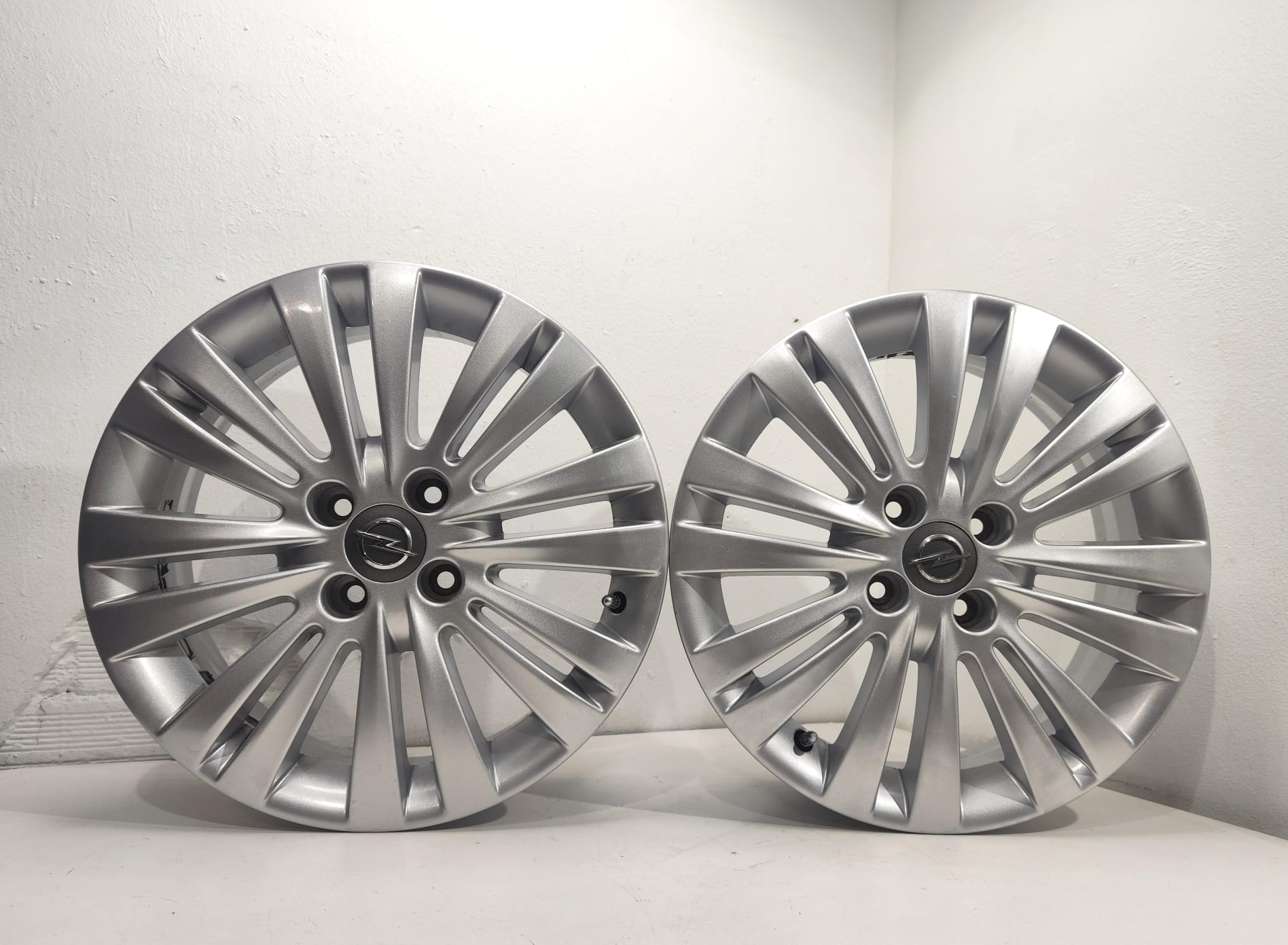 JUEGO DE LLANTAS PARA OPEL CORSA 4x100 DE 16 PULGADAS - Imagen 2