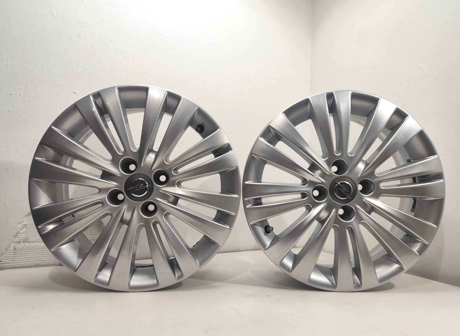 JUEGO DE LLANTAS PARA OPEL CORSA 4x100 DE 16 PULGADAS - Imagen 3