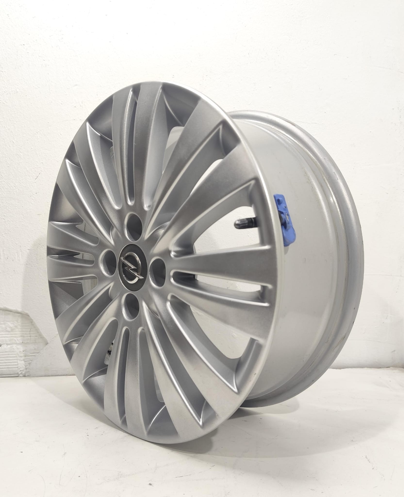 JUEGO DE LLANTAS PARA OPEL CORSA 4x100 DE 16 PULGADAS - Imagen 9