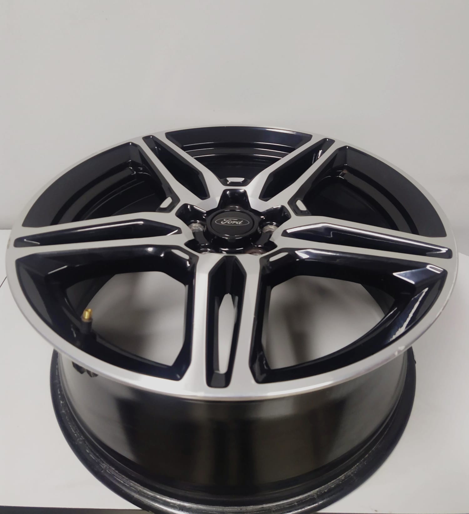 JUEGO DE LLANTAS ORIGINALES DE 19 PULGADAS PARA FORD KUGA DE SEGUNDA MANO - Imagen 7