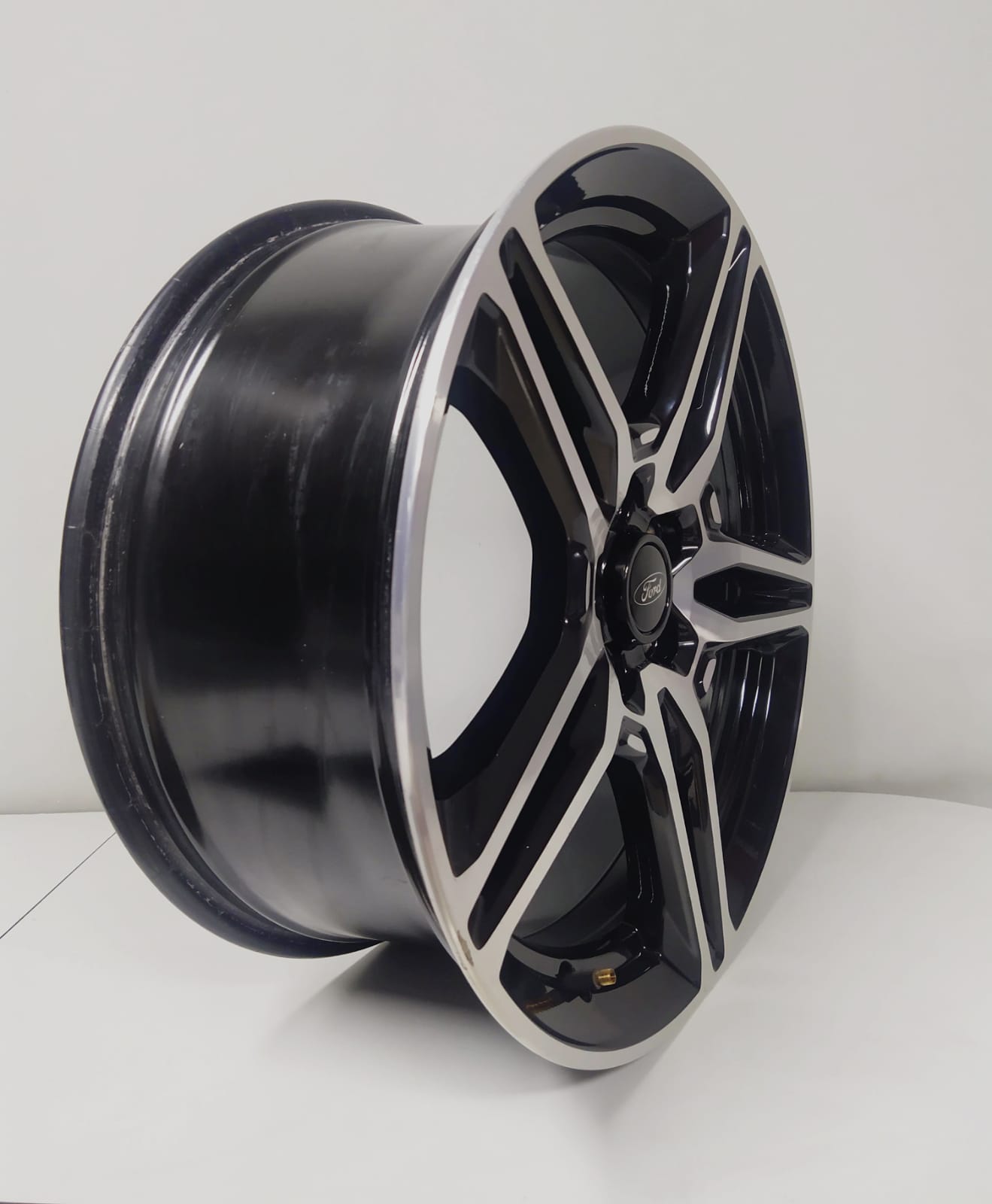 JUEGO DE LLANTAS ORIGINALES DE 19 PULGADAS PARA FORD KUGA DE SEGUNDA MANO - Imagen 9