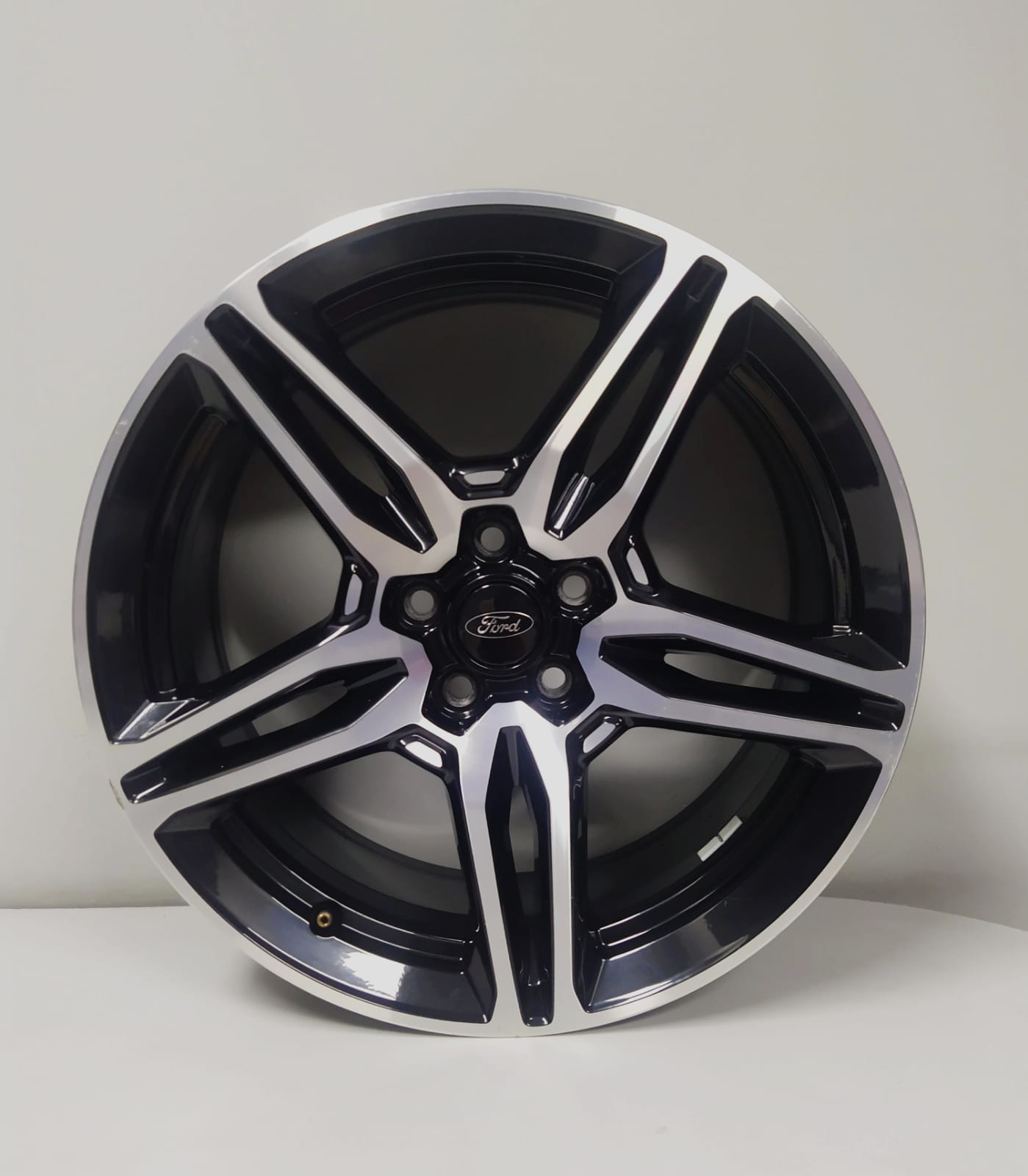 JUEGO DE LLANTAS ORIGINALES DE 19 PULGADAS PARA FORD KUGA DE SEGUNDA MANO - Imagen 11