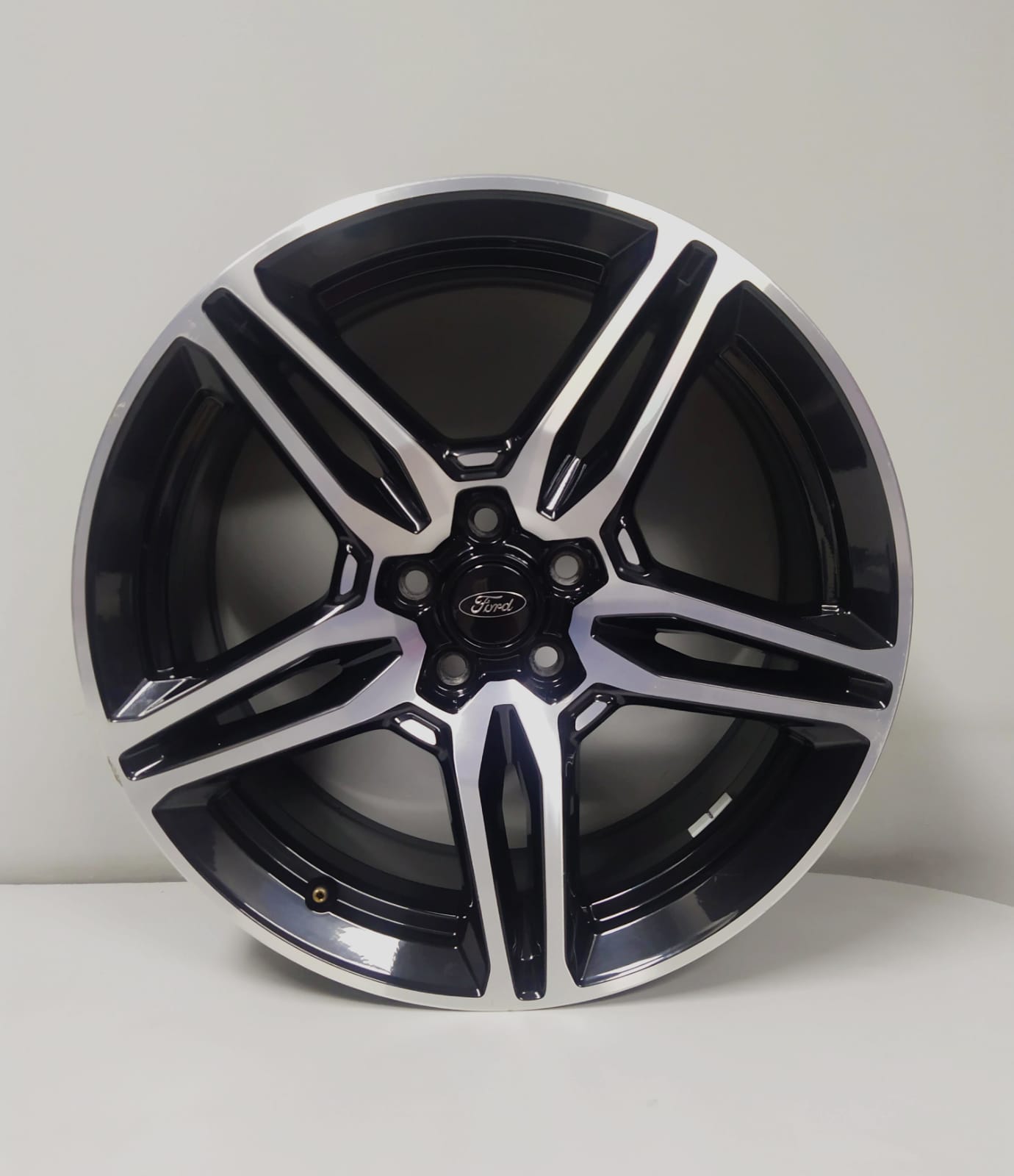 JUEGO DE LLANTAS ORIGINALES DE 19 PULGADAS PARA FORD KUGA DE SEGUNDA MANO - Imagen 8