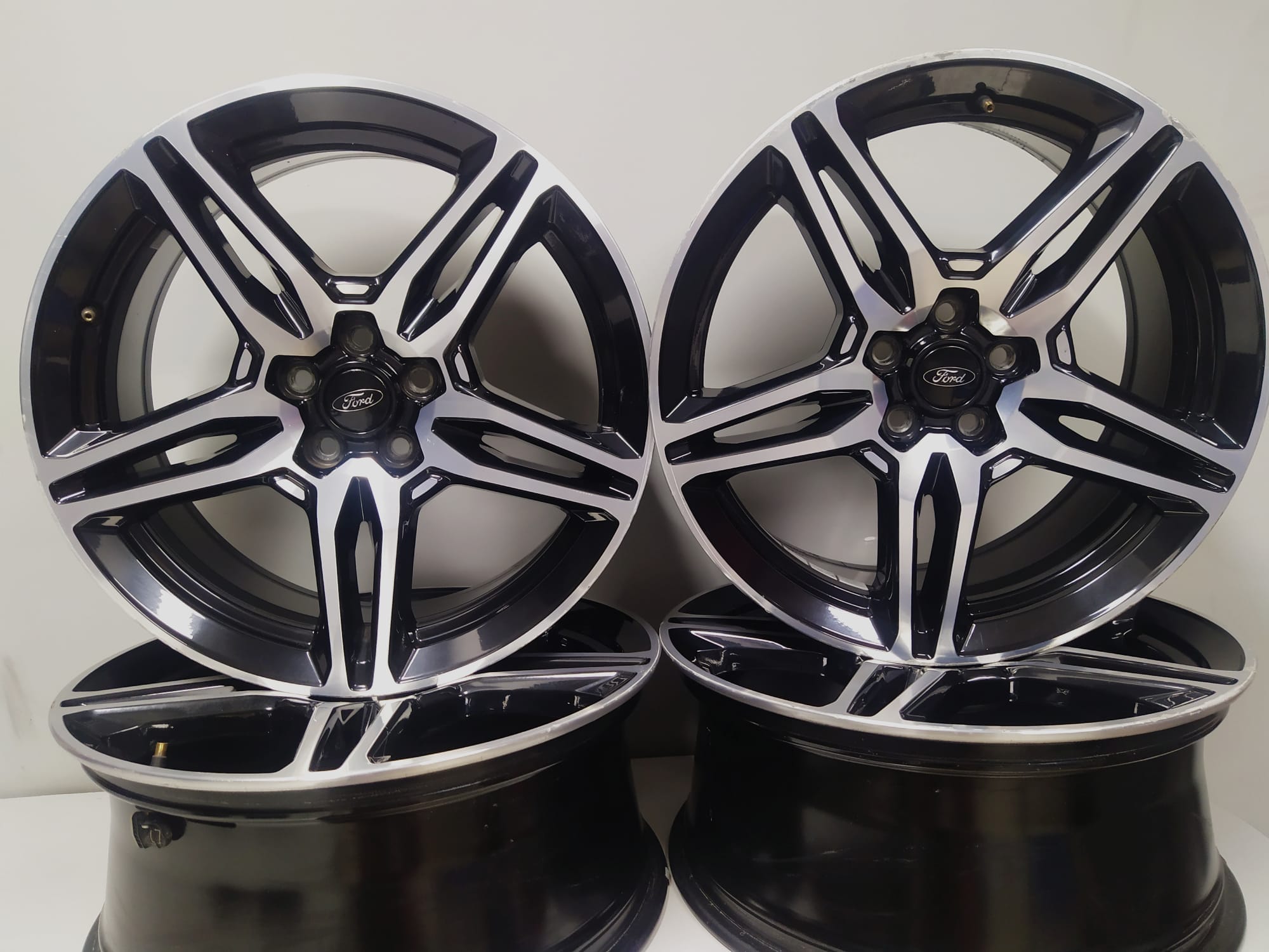 JUEGO DE LLANTAS ORIGINALES DE 19 PULGADAS PARA FORD KUGA DE SEGUNDA MANO - Imagen 3