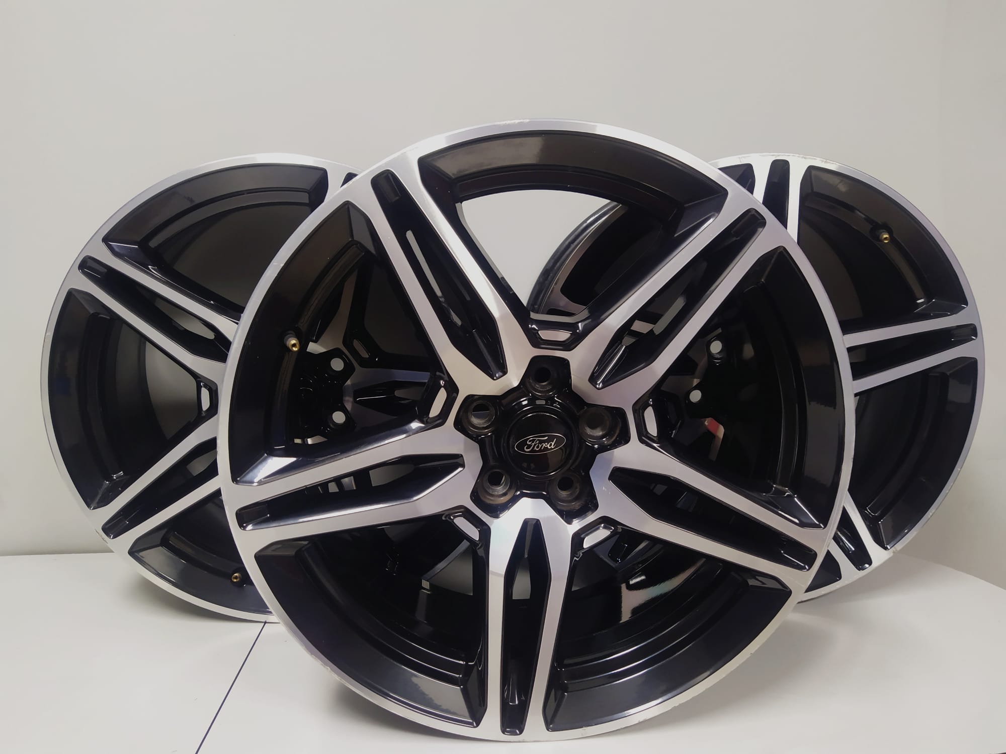 JUEGO DE LLANTAS ORIGINALES DE 19 PULGADAS PARA FORD KUGA DE SEGUNDA MANO - Imagen 2