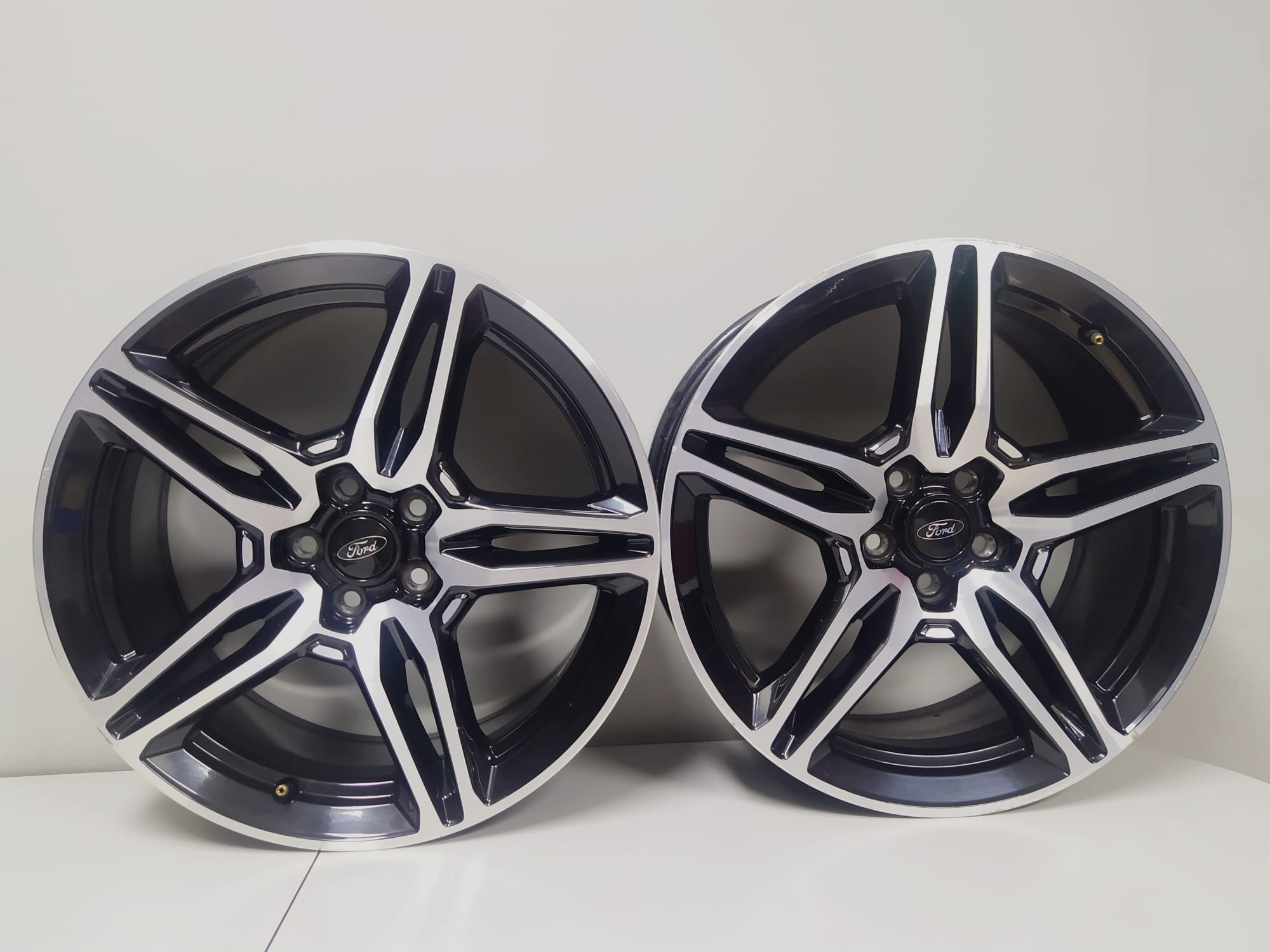 JUEGO DE LLANTAS ORIGINALES DE 19 PULGADAS PARA FORD KUGA DE SEGUNDA MANO - Imagen 4