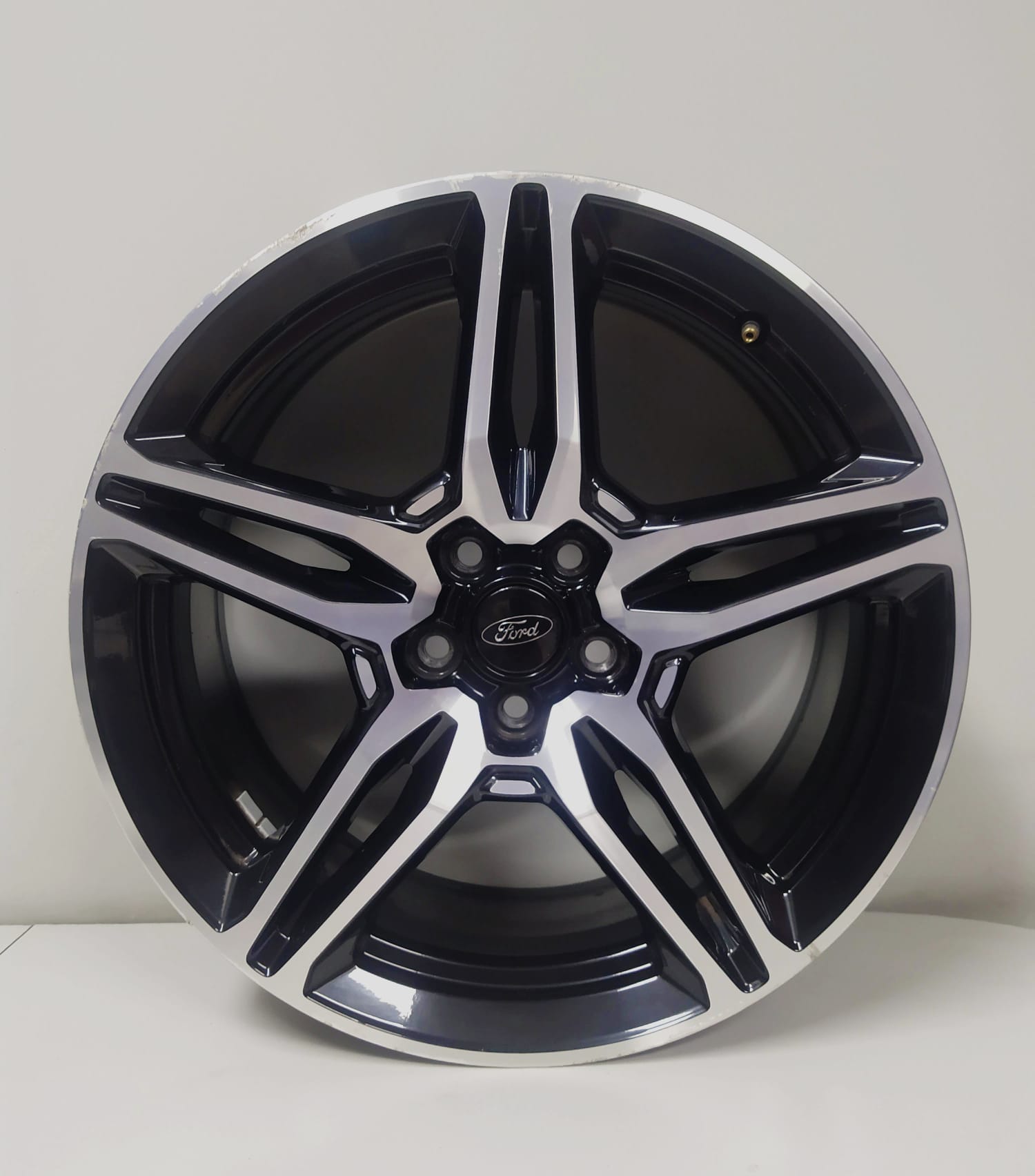 JUEGO DE LLANTAS ORIGINALES DE 19 PULGADAS PARA FORD KUGA DE SEGUNDA MANO - Imagen 5