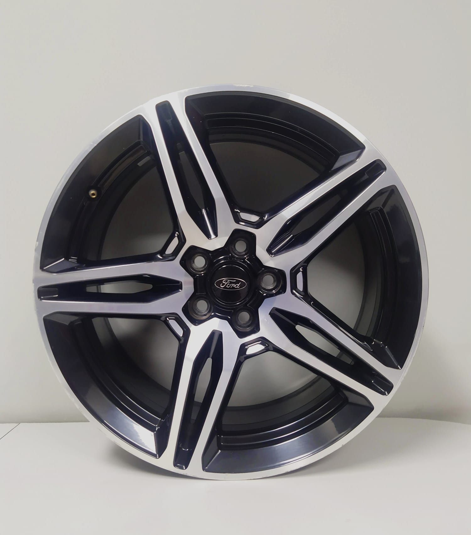 JUEGO DE LLANTAS ORIGINALES DE 19 PULGADAS PARA FORD KUGA DE SEGUNDA MANO - Imagen 6