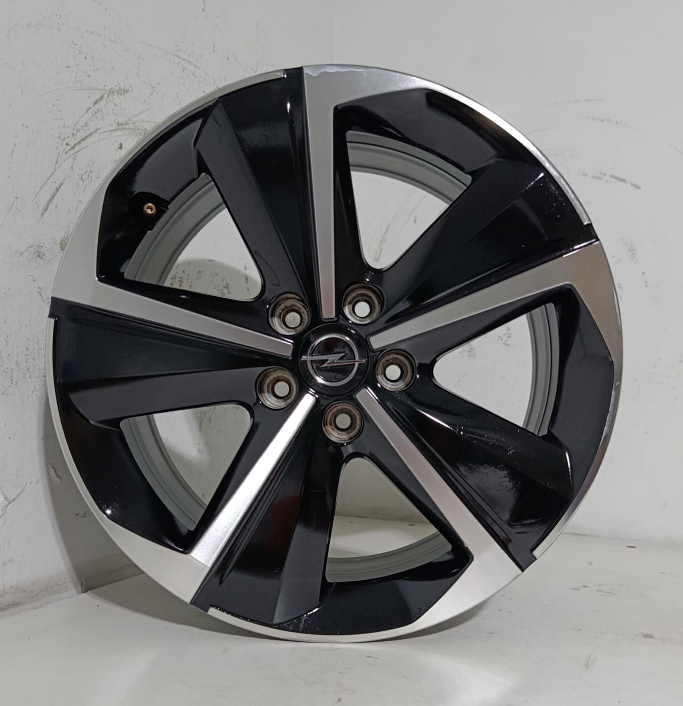 💥JUEGO DE LLANTAS ORIGINALES DE SEGUNDA MANO PARA OPEL ASTRA L DE 17 PULGALDAS TORNILLERIA 5X108mm - Imagen 2