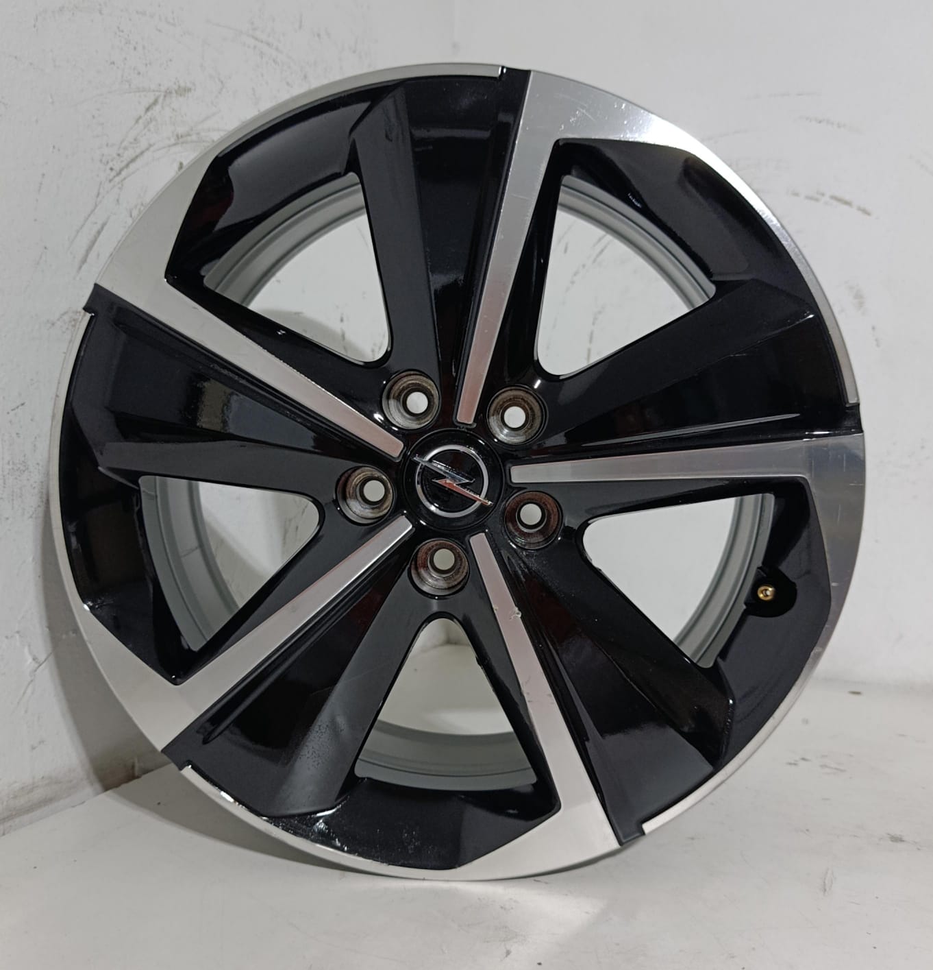 💥JUEGO DE LLANTAS ORIGINALES DE SEGUNDA MANO PARA OPEL ASTRA L DE 17 PULGALDAS TORNILLERIA 5X108mm - Imagen 4