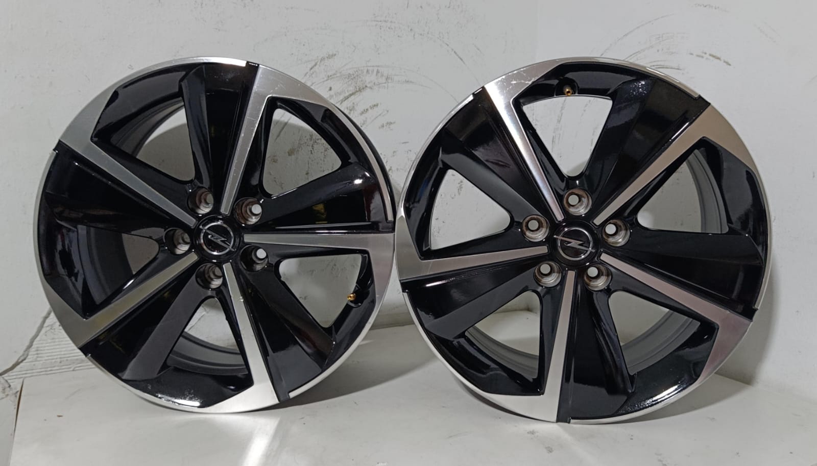 💥JUEGO DE LLANTAS ORIGINALES DE SEGUNDA MANO PARA OPEL ASTRA L DE 17 PULGALDAS TORNILLERIA 5X108mm - Imagen 9