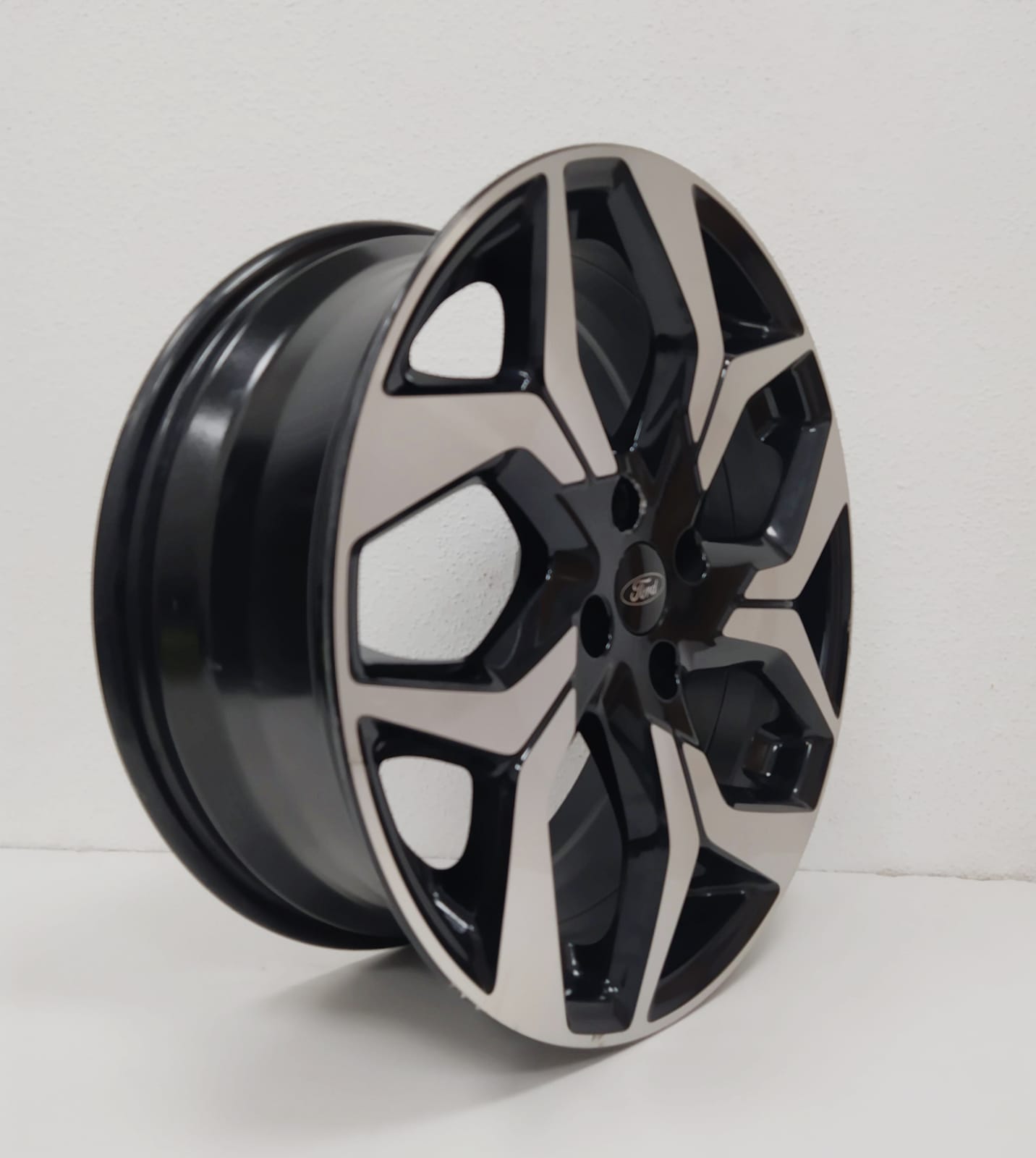 LLANTA PARA FORD FOCUS SLINE 18 PULGADAS DE SEGUNDA - Imagen 5