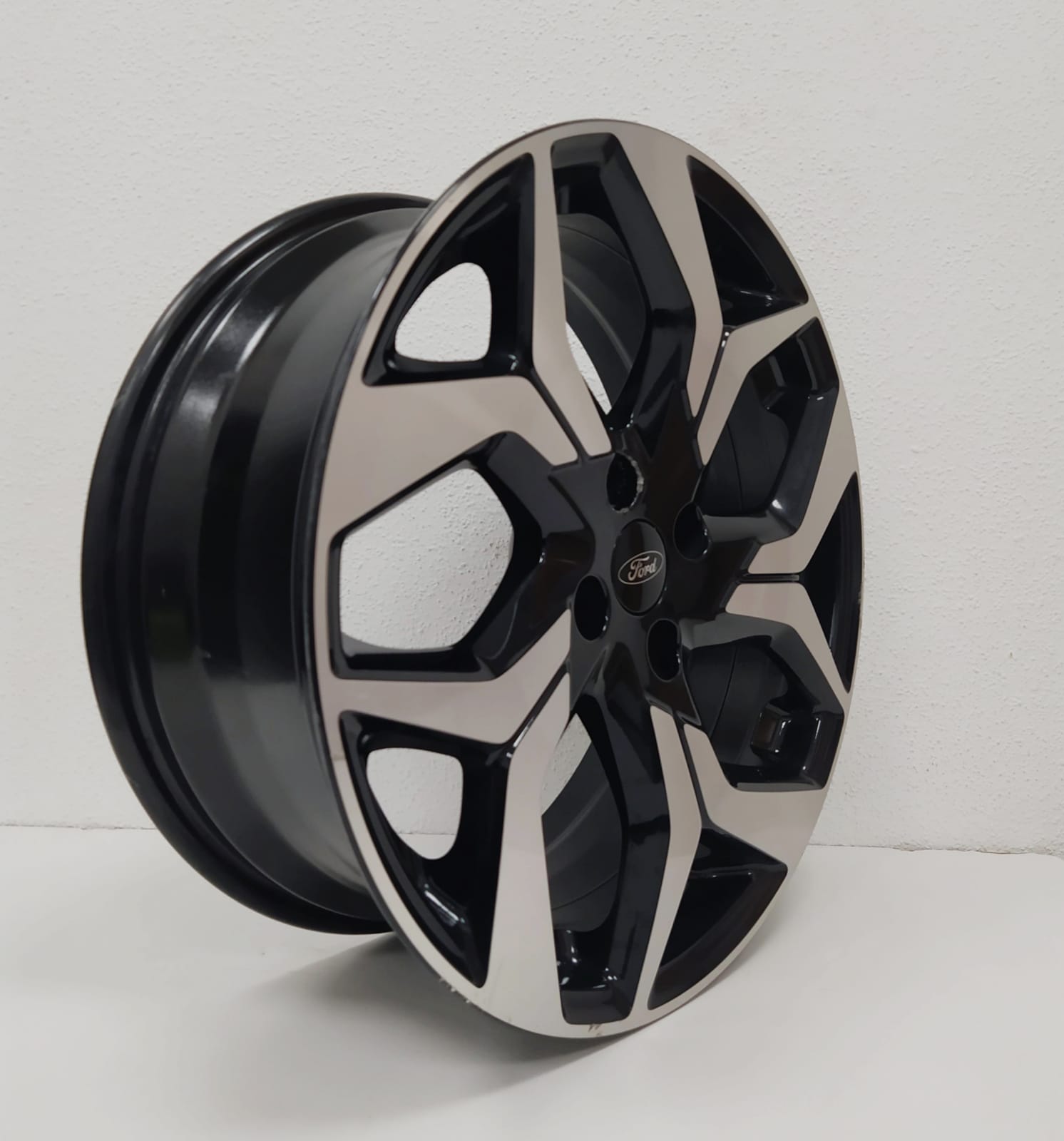 LLANTA PARA FORD FOCUS SLINE 18 PULGADAS DE SEGUNDA - Imagen 4