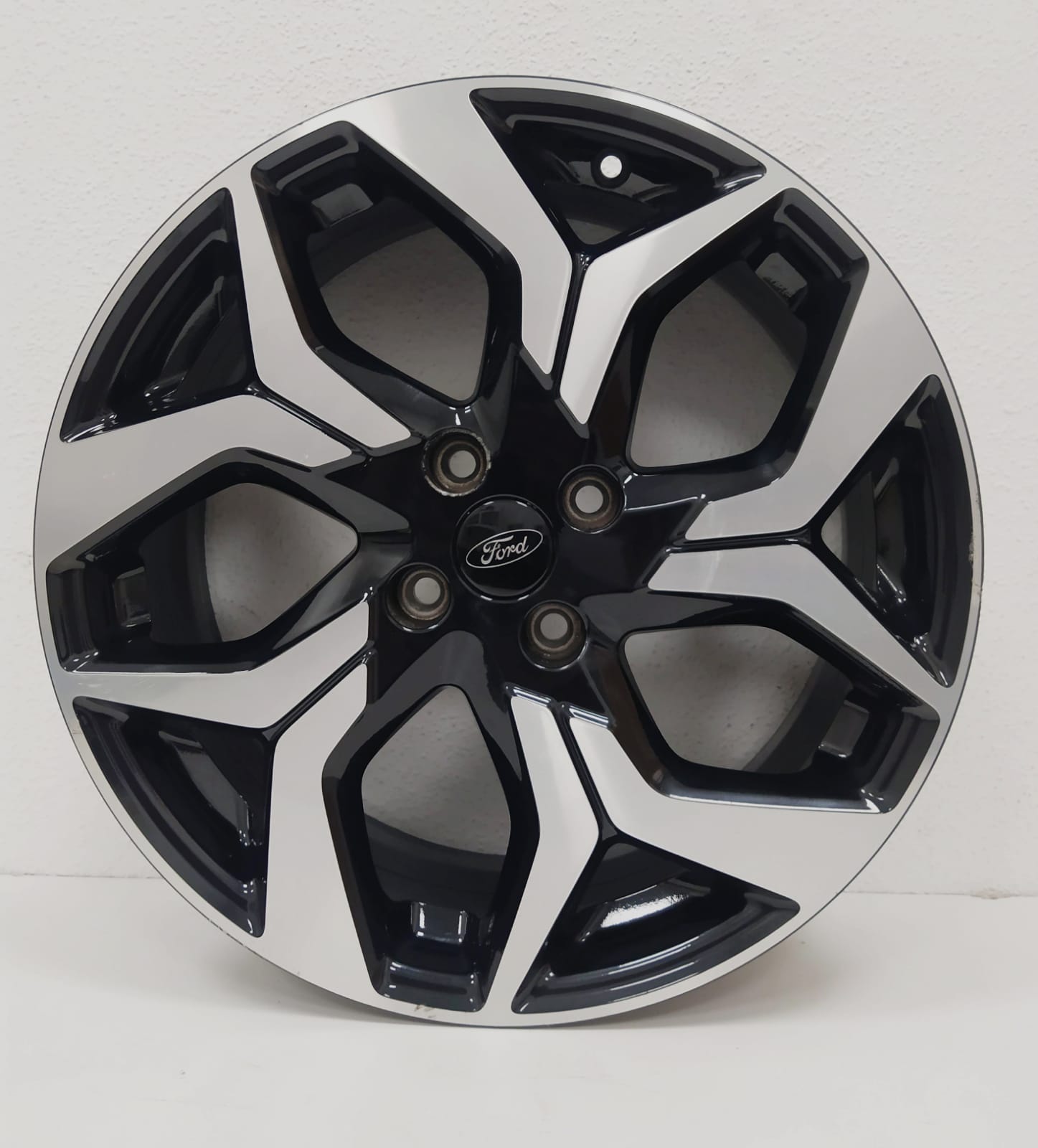 LLANTA PARA FORD FOCUS SLINE 18 PULGADAS DE SEGUNDA