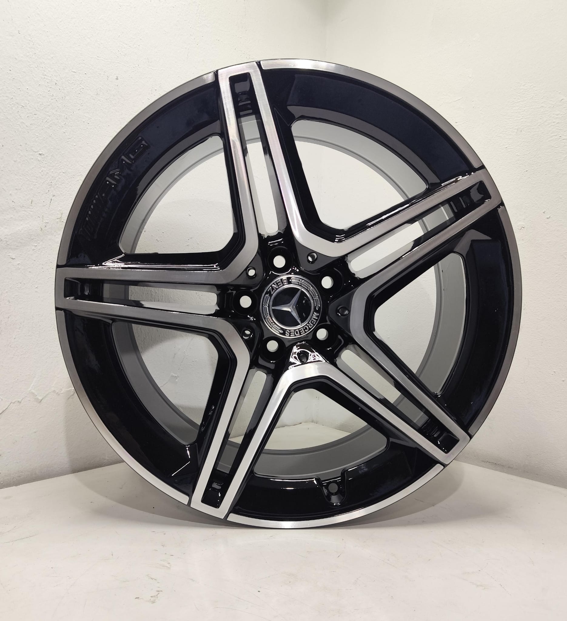 JUEGO DE LLANTAS DE MERCEDES AMG DE 19 PULGADAS - Imagen 2