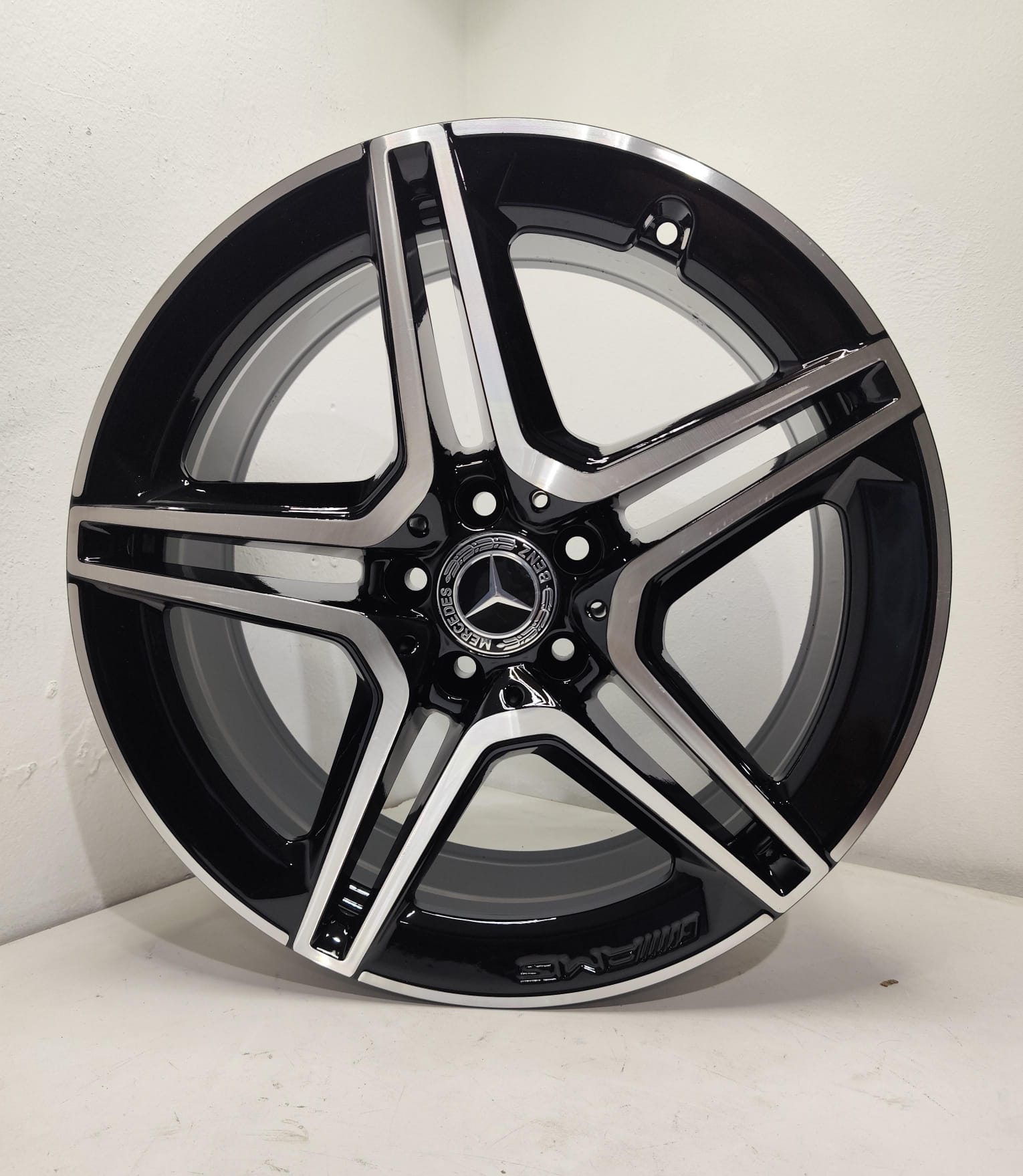 JUEGO DE LLANTAS DE MERCEDES AMG DE 19 PULGADAS - Imagen 4