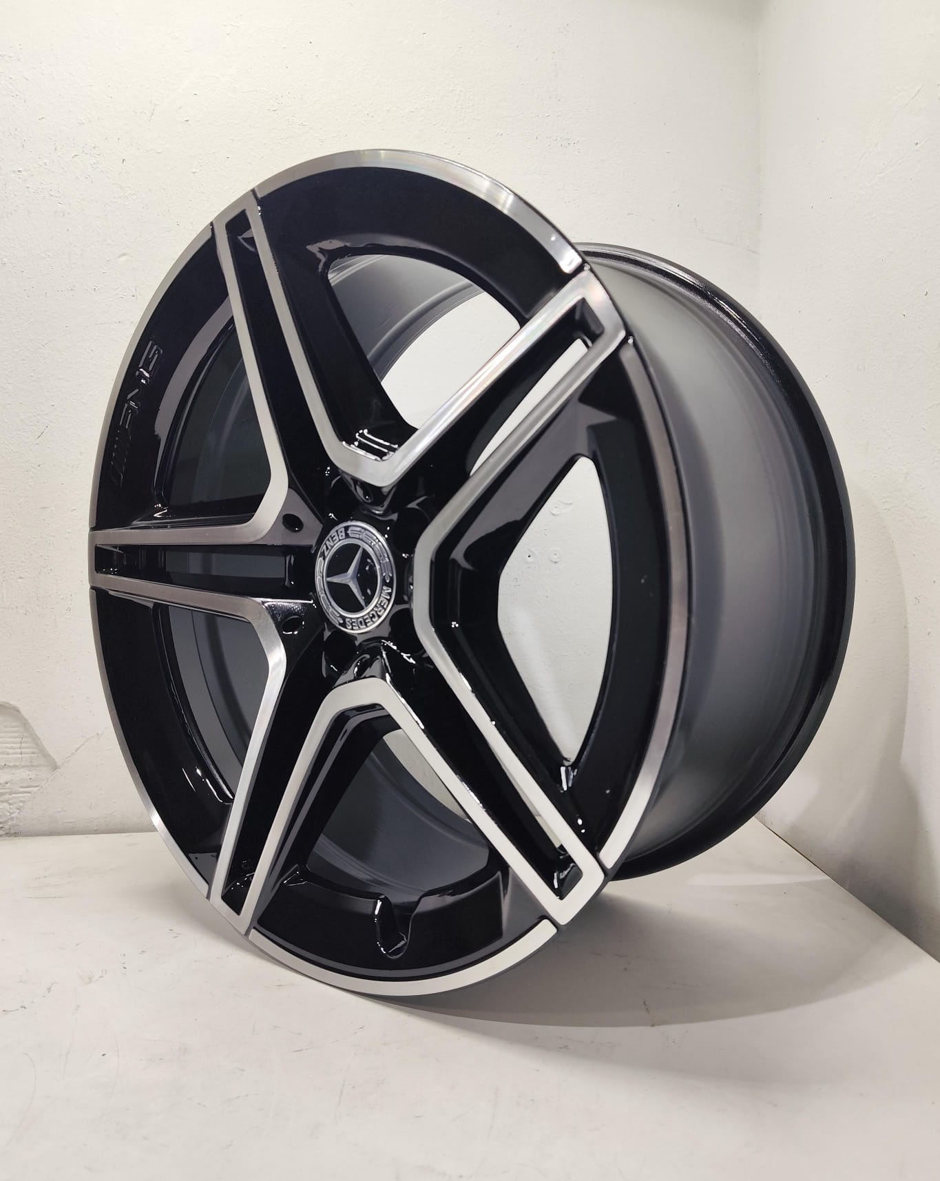 JUEGO DE LLANTAS DE MERCEDES AMG DE 19 PULGADAS - Imagen 6