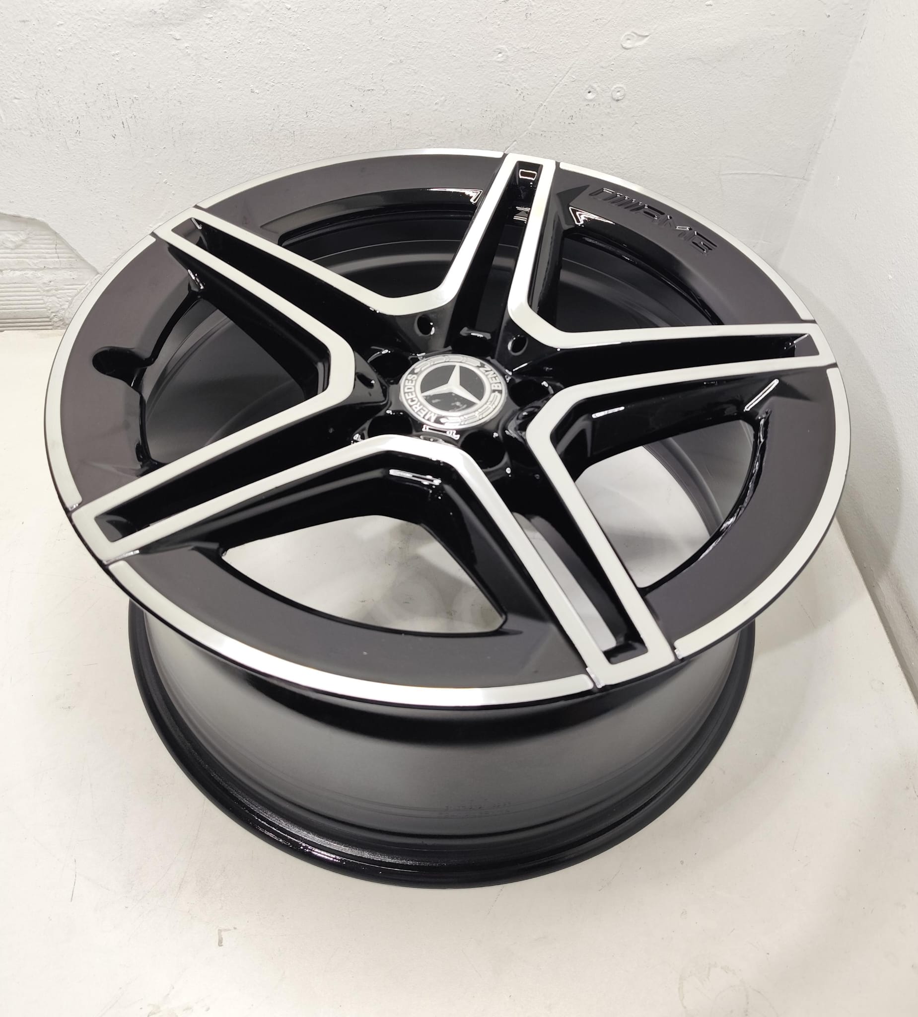 JUEGO DE LLANTAS DE MERCEDES AMG DE 19 PULGADAS - Imagen 7