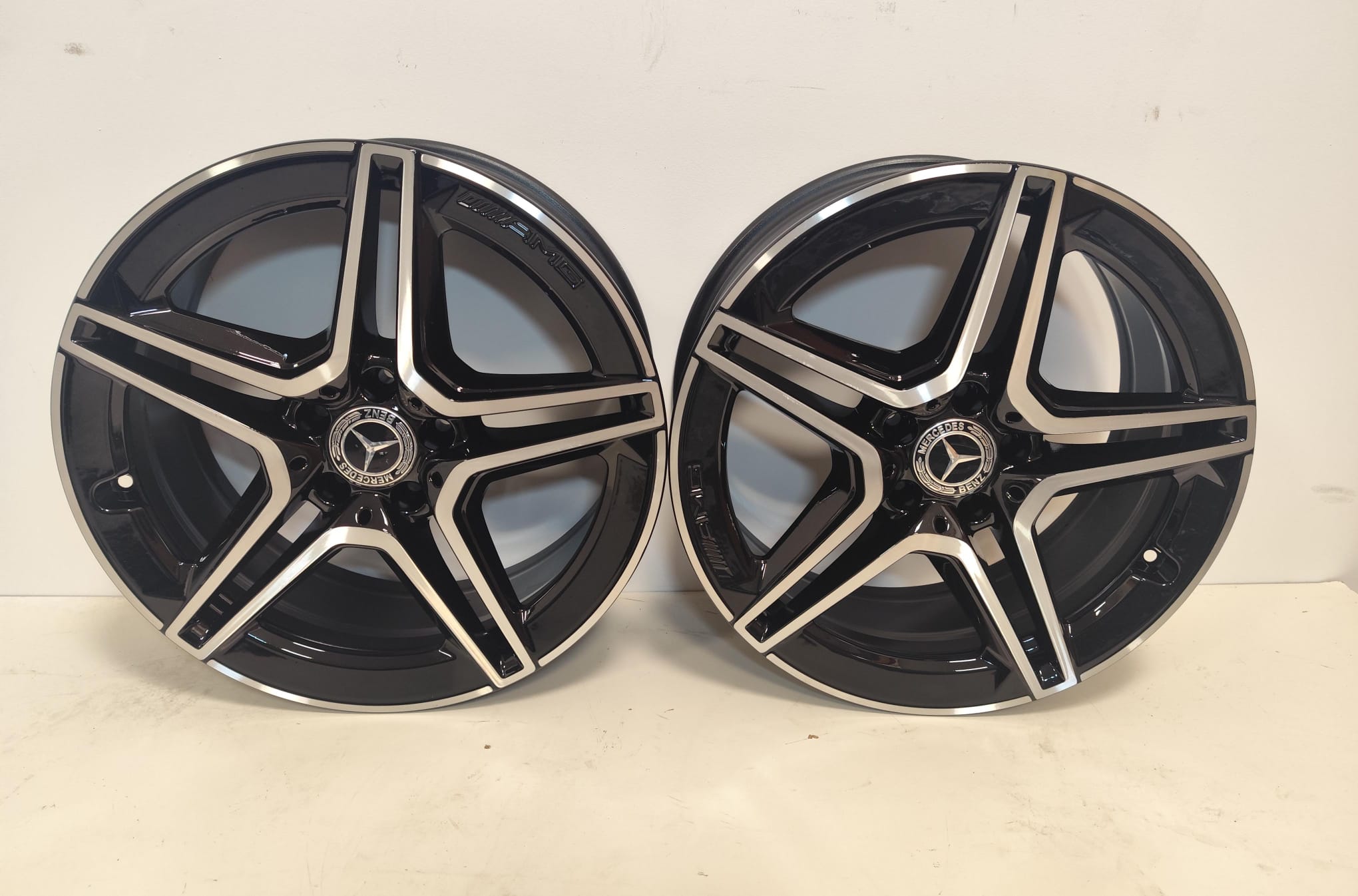 JUEGO DE LLANTAS DE MERCEDES AMG DE 19 PULGADAS - Imagen 9