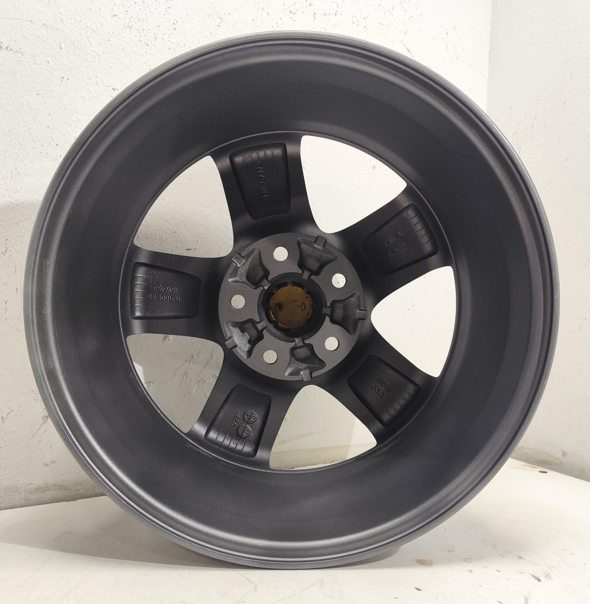 JUEGO DE LLANTAS ORIGINALES DE NISSASN DE 16 PULGADAS - Imagen 8